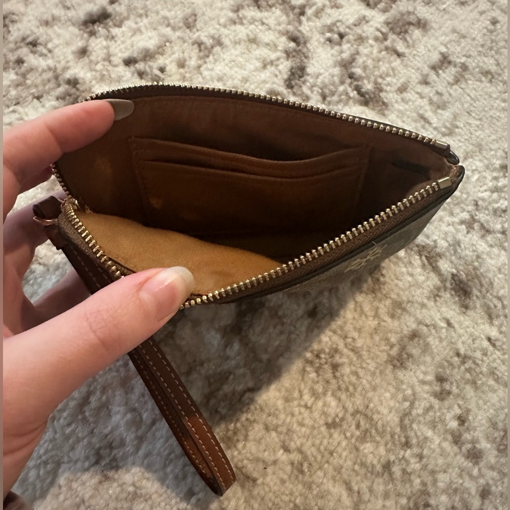 NWT - Coach Signature Snowflake Wristlet in Khaki/Gold - Picture 4 of 5
